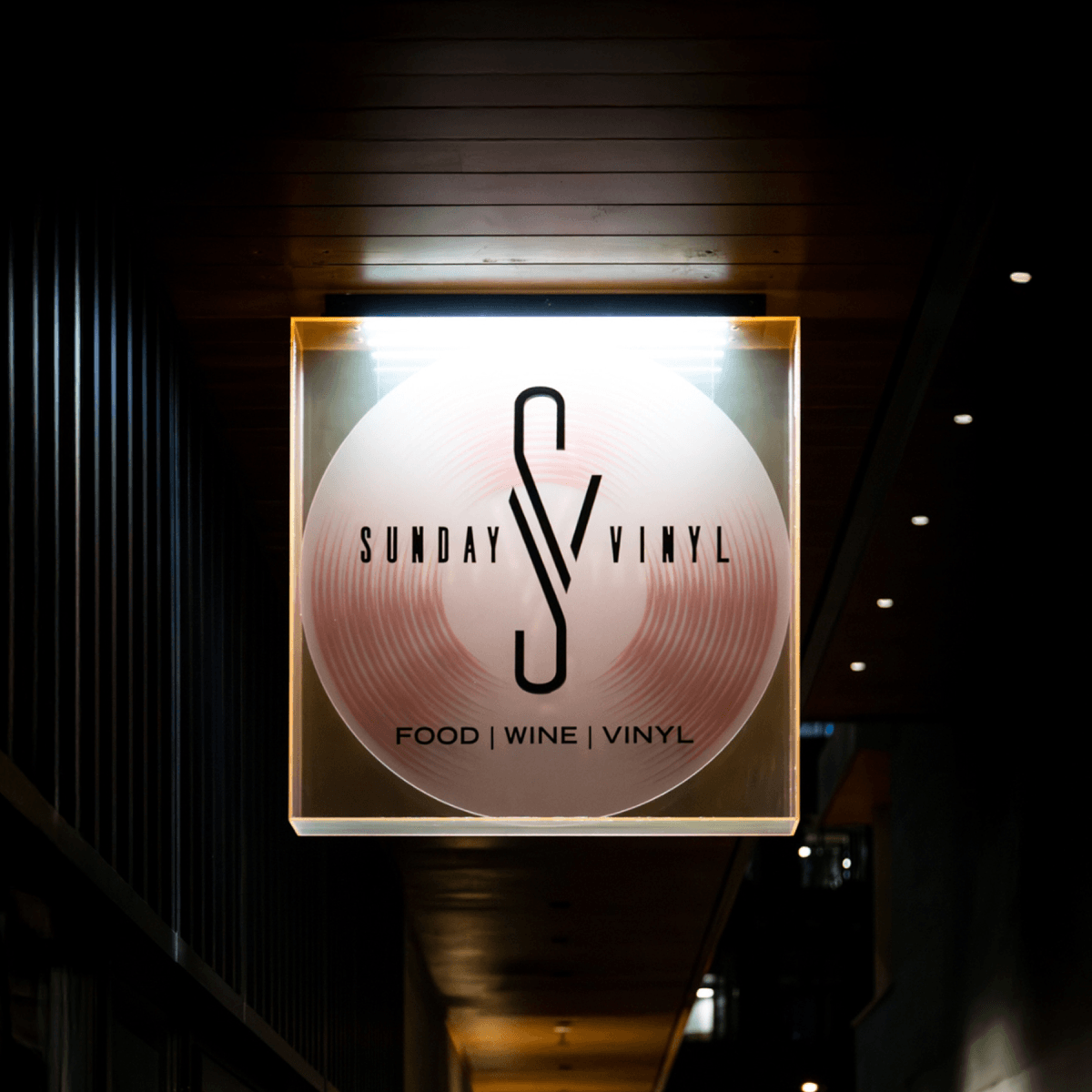 Sunday Vinyl logo